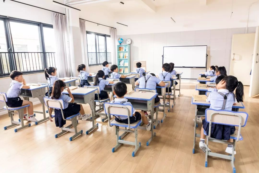 学生在学校晕倒学校需要负责吗,学生在学校晕倒，学校需要负责吗？——基于连贯评估方法的探讨,快速执行方案解答_复古款66.30.69