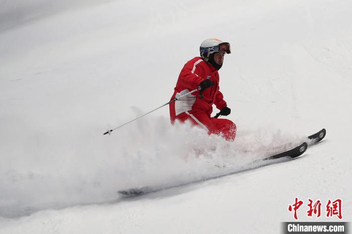 上海耀雪冰雪世界吊椅疑似意外事件