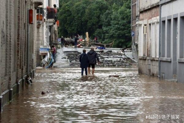 沙特遭罕见暴雨冰雹侵袭