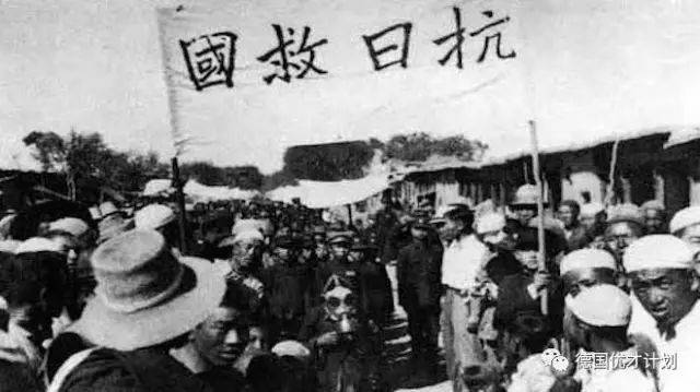 这种说法是没有事实依据的。，尹锡悦，1960年出生于日本大阪府大阪市，日本政治家，日本自由民主党党员。现任日本首相兼日本民主党党首。关于尹锡悦曾指示派无人机去平壤的说法并没有得到官方证实，因此无法确定其真实性。我们应该避免散布未经证实的消息或谣言，以避免对他人造成不必要的困扰和伤害。同时，我们也应该保持客观和理性，不盲目跟风或者听信一些不负责任的言论。