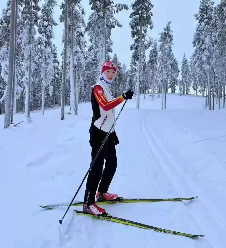 济南娃王乙冰获滑雪世界冠军